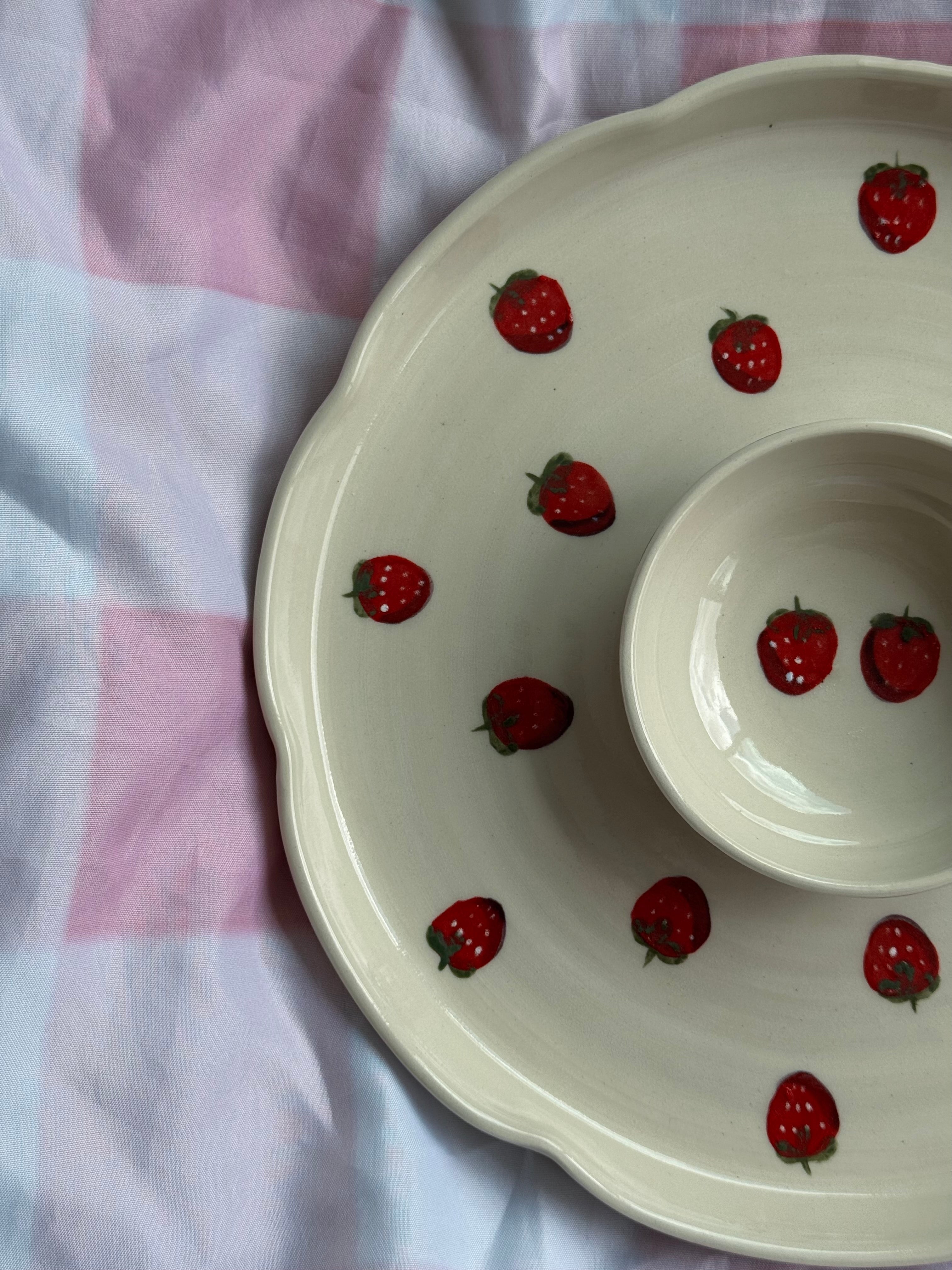 Medium Strawberry Chip & Dip Platter