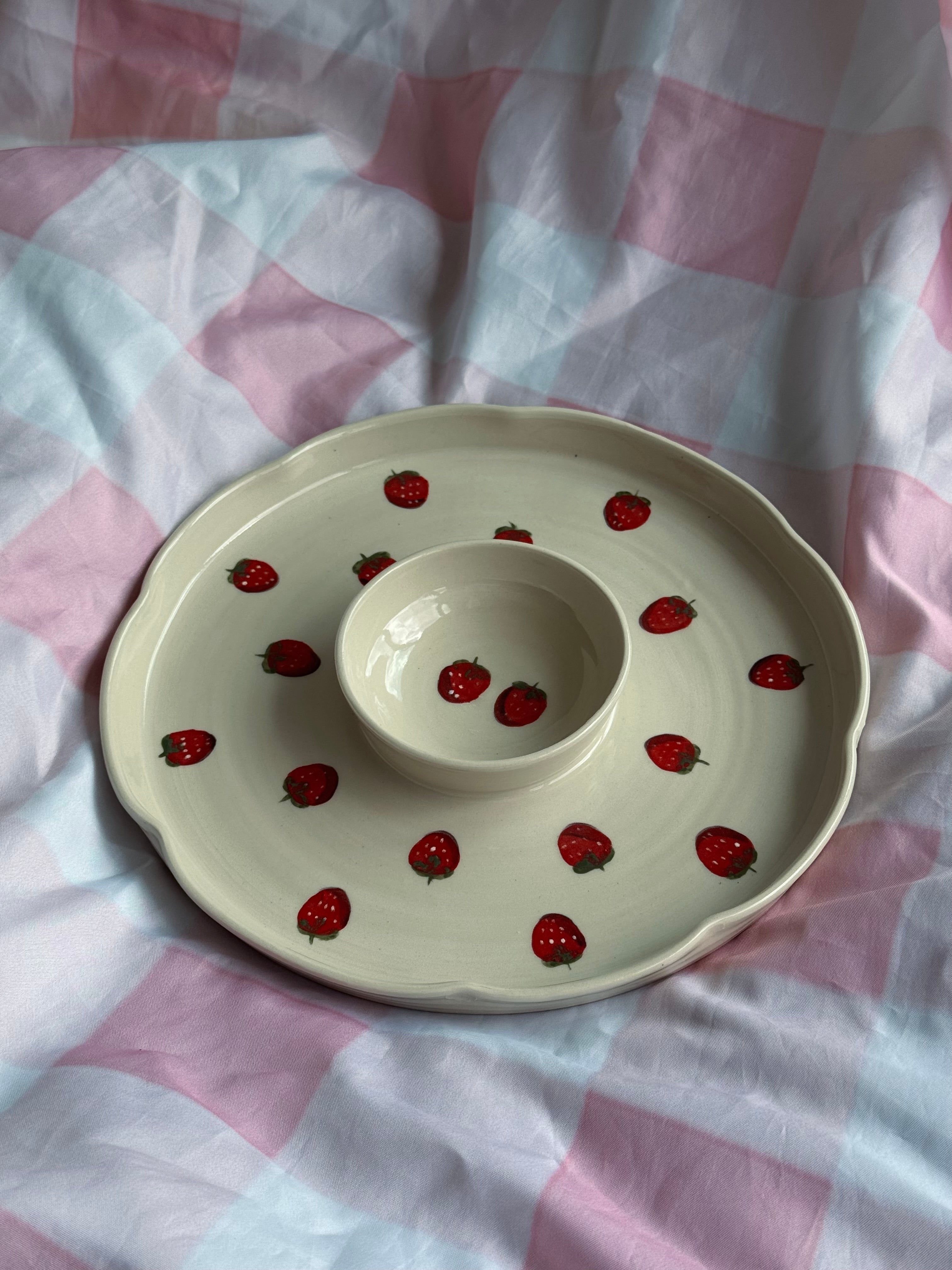 Medium Strawberry Chip & Dip Platter